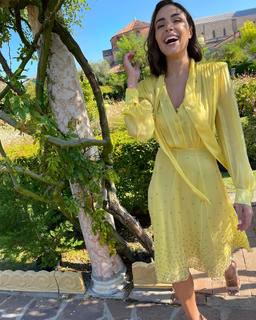Olivia Culpo feet photo thumbnail