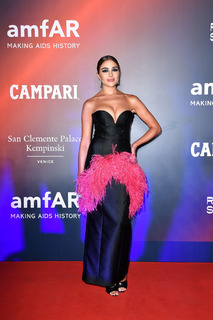 Olivia Culpo feet photo thumbnail
