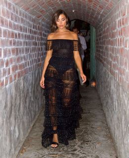 Olivia Culpo feet photo thumbnail