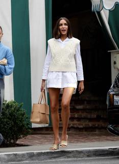 Olivia Culpo feet photo thumbnail