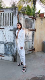 Olivia Culpo feet photo thumbnail