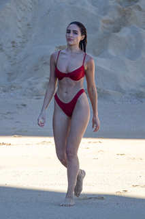 Olivia Culpo feet photo thumbnail
