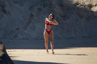Olivia Culpo feet photo thumbnail