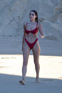Olivia Culpo feet photo thumbnail