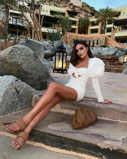 Olivia Culpo feet photo thumbnail