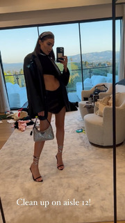 Olivia Culpo feet photo thumbnail
