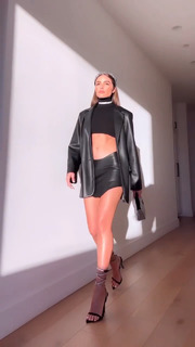 Olivia Culpo feet photo thumbnail