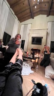 Olivia Culpo feet photo thumbnail