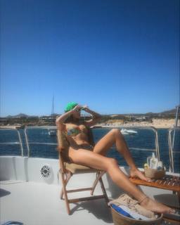 Olivia Culpo feet photo thumbnail