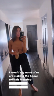 Olivia Culpo feet photo thumbnail