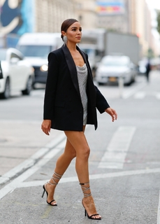 Olivia Culpo feet photo thumbnail