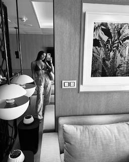 Olivia Culpo feet photo thumbnail