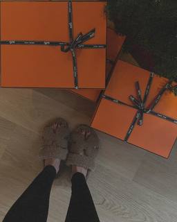 Olivia Culpo feet photo thumbnail
