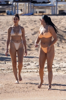 Olivia Culpo feet photo thumbnail