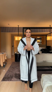 Olivia Culpo feet photo thumbnail