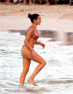Olivia Culpo feet photo thumbnail
