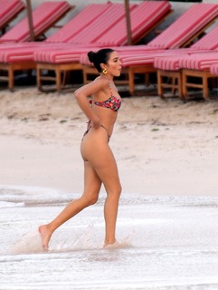 Olivia Culpo feet photo thumbnail