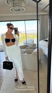 Olivia Culpo feet photo thumbnail