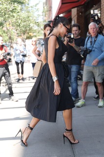 Olivia Culpo feet photo thumbnail