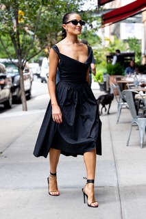 Olivia Culpo feet photo thumbnail