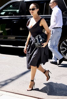 Olivia Culpo feet photo thumbnail