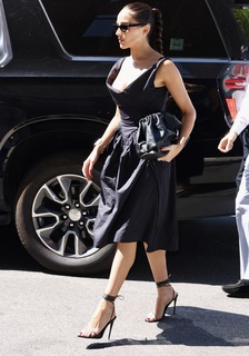 Olivia Culpo feet photo thumbnail