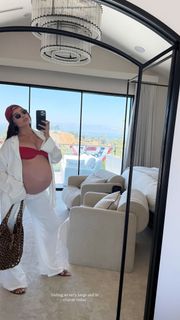 Olivia Culpo feet photo thumbnail