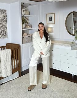 Olivia Culpo feet photo thumbnail