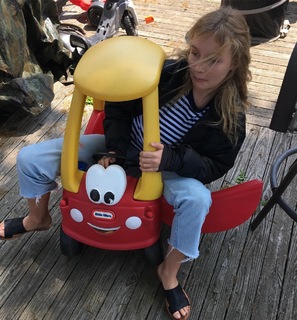 Olivia DeJonge feet photo thumbnail