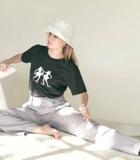 Olivia DeJonge feet photo thumbnail
