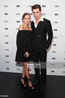 Olivia DeJonge feet photo thumbnail