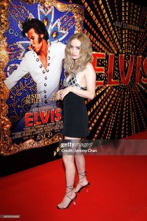 Olivia DeJonge feet photo thumbnail