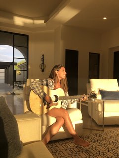 Olivia Faye feet photo 10