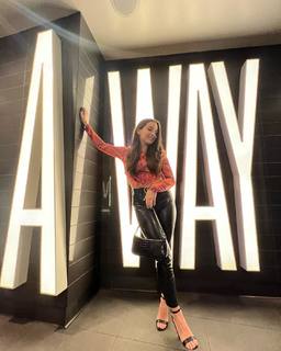 Olivia Faye feet photo 11