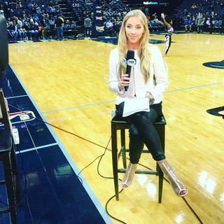 Olivia Harlan feet photo 4