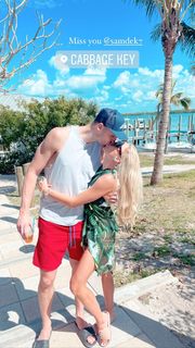 Olivia Harlan feet photo 3