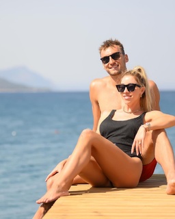 Olivia Harlan feet photo 9
