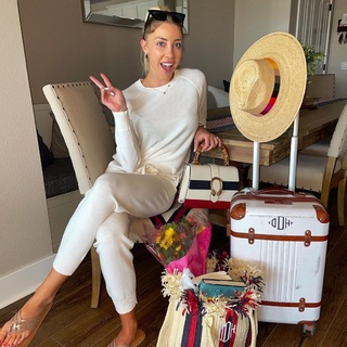 Olivia Harlan feet photo 13