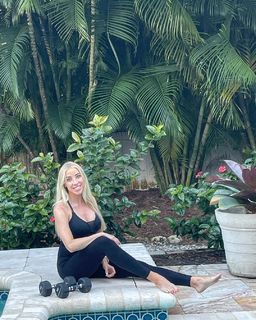 Olivia Harlan feet photo 1