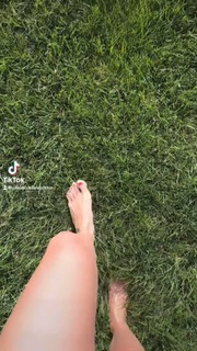 Olivia Harlan feet photo 4