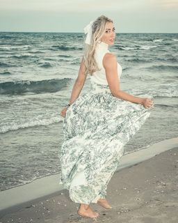 Olivia Harlan feet photo 16