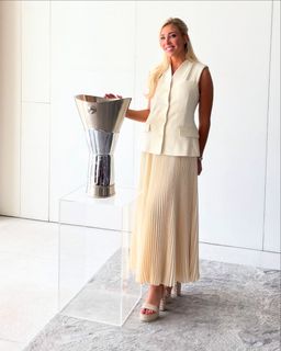 Olivia Harlan feet photo 9