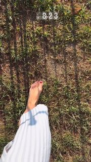 Olivia Harlan feet photo 9