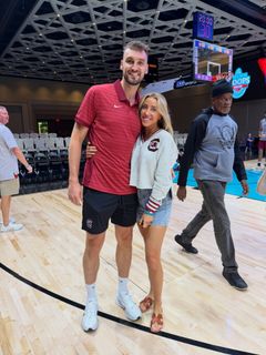 Olivia Harlan feet photo 9