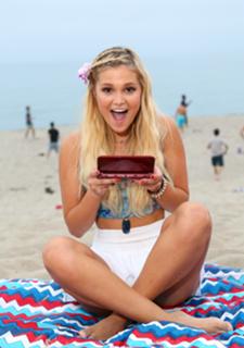 Olivia Holt feet photo thumbnail