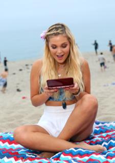 Olivia Holt feet photo thumbnail