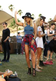 Olivia Holt feet photo thumbnail