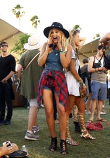 Olivia Holt feet photo thumbnail
