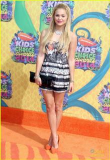 Olivia Holt feet photo thumbnail