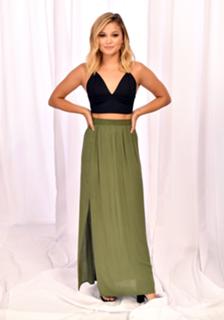 Olivia Holt feet photo thumbnail